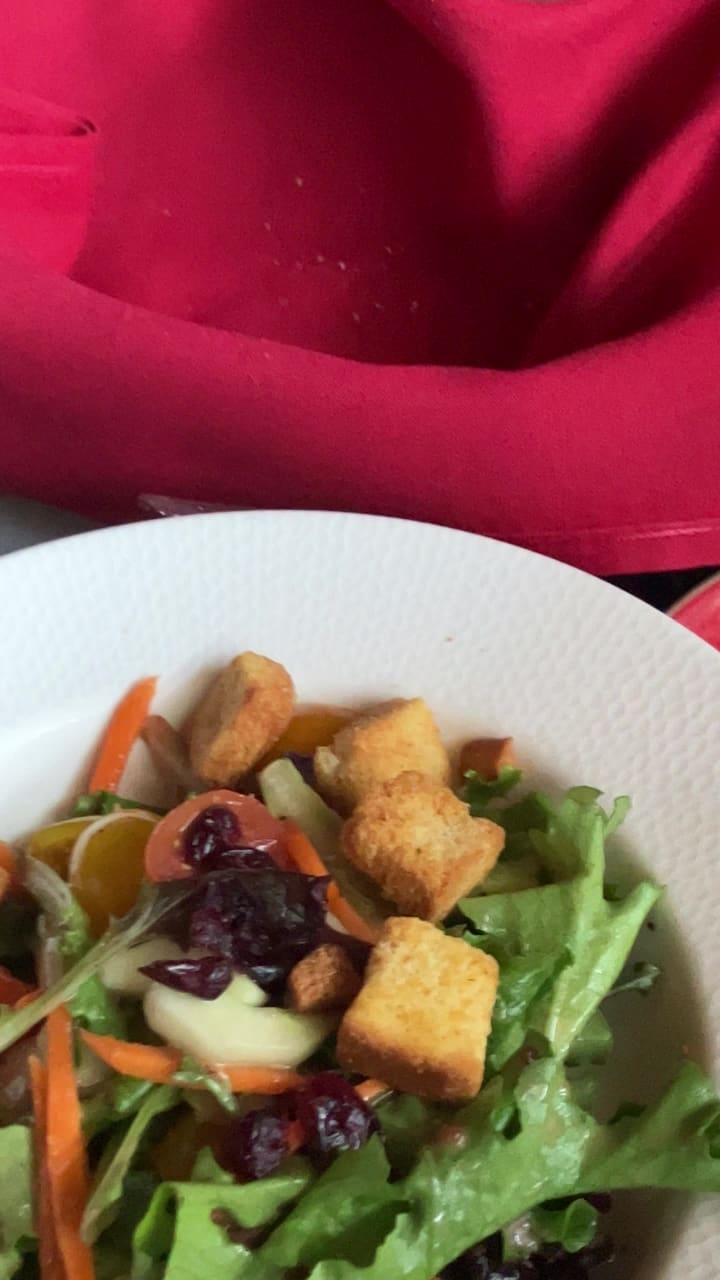 Video review of Martin's Tavern