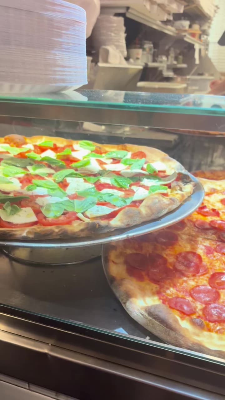 Video review of Joe's Pizza