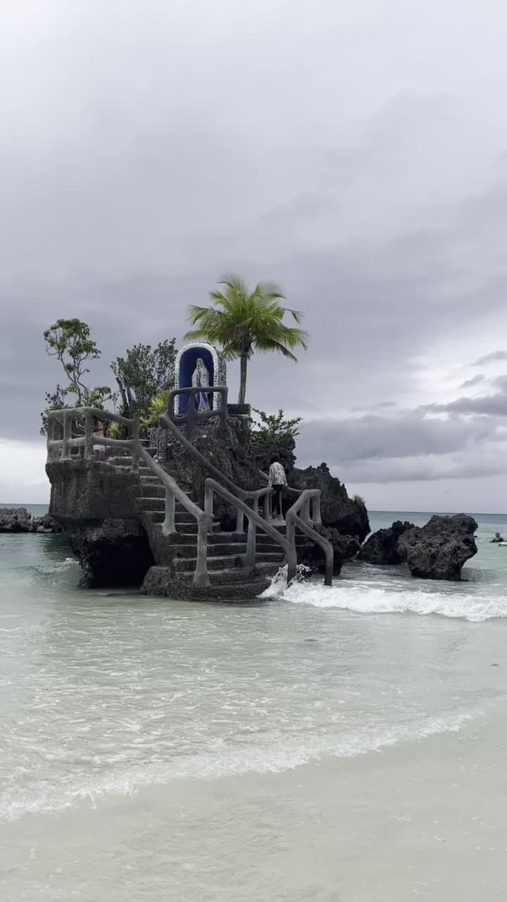 Video review of Boracay Grotto (Willy's Rock)