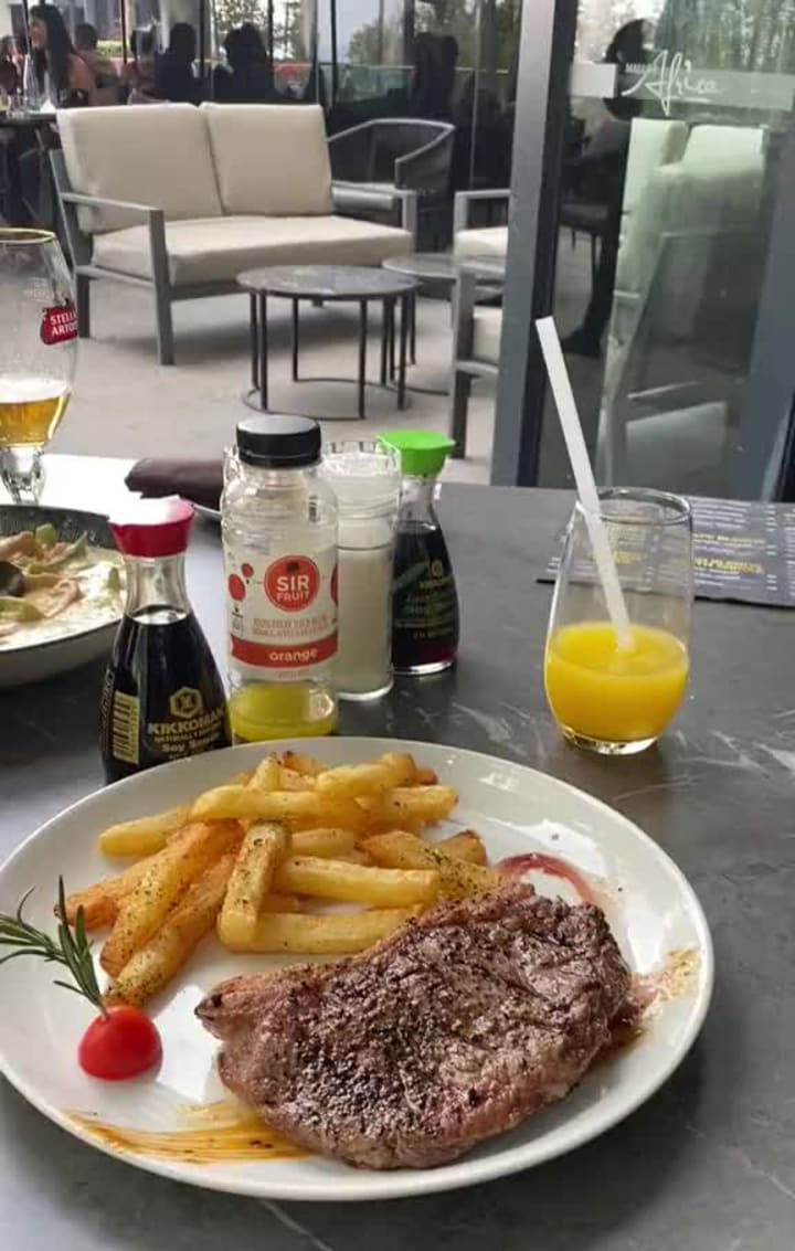 News Cafe - Table View