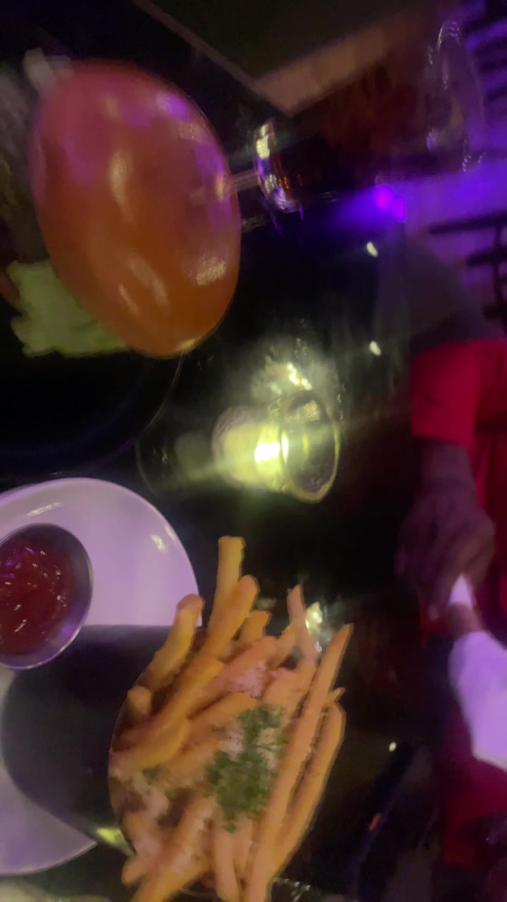 Beehive (Restaurant-Bar-Lounge)