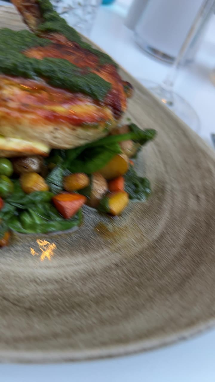 Ellie's Restaurant & Lounge