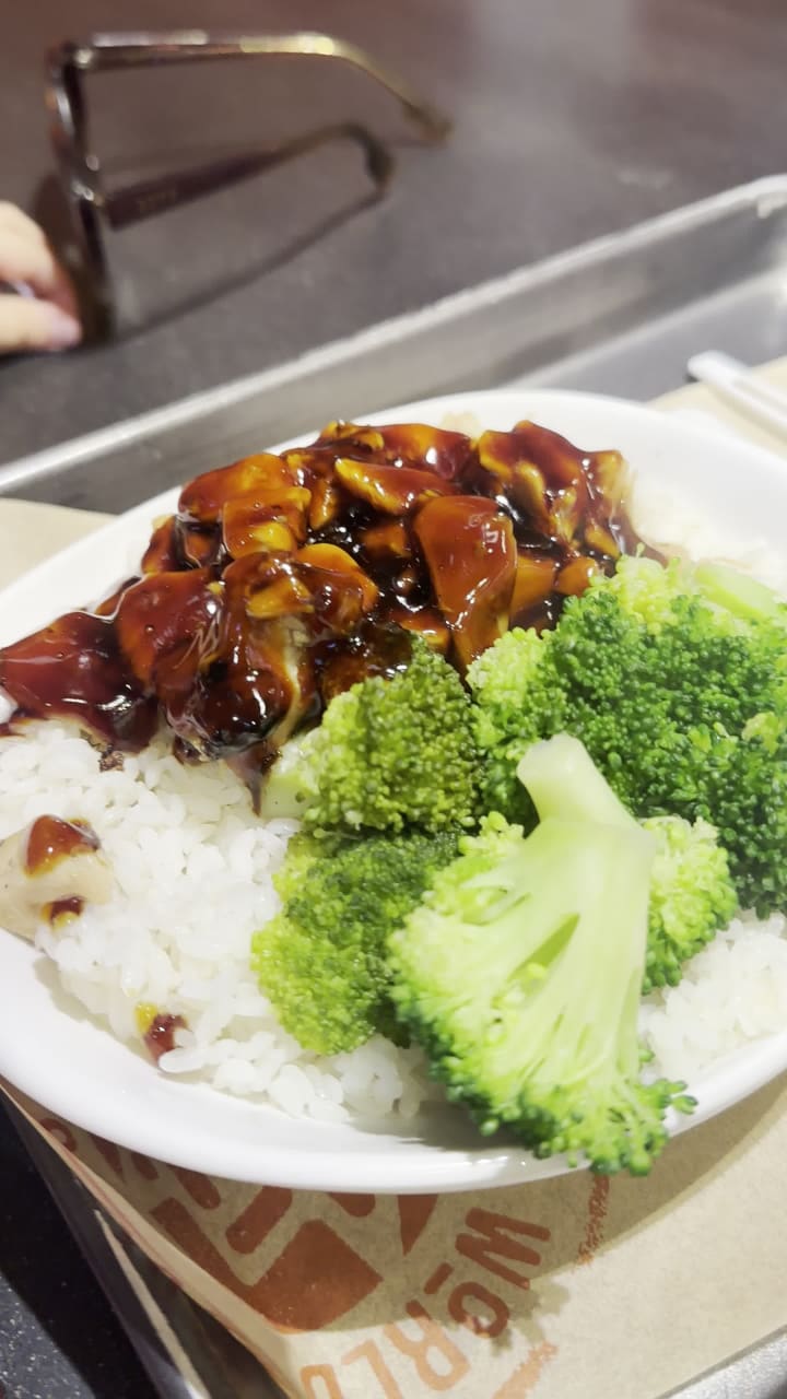 Video review of Mediterranean Wraps