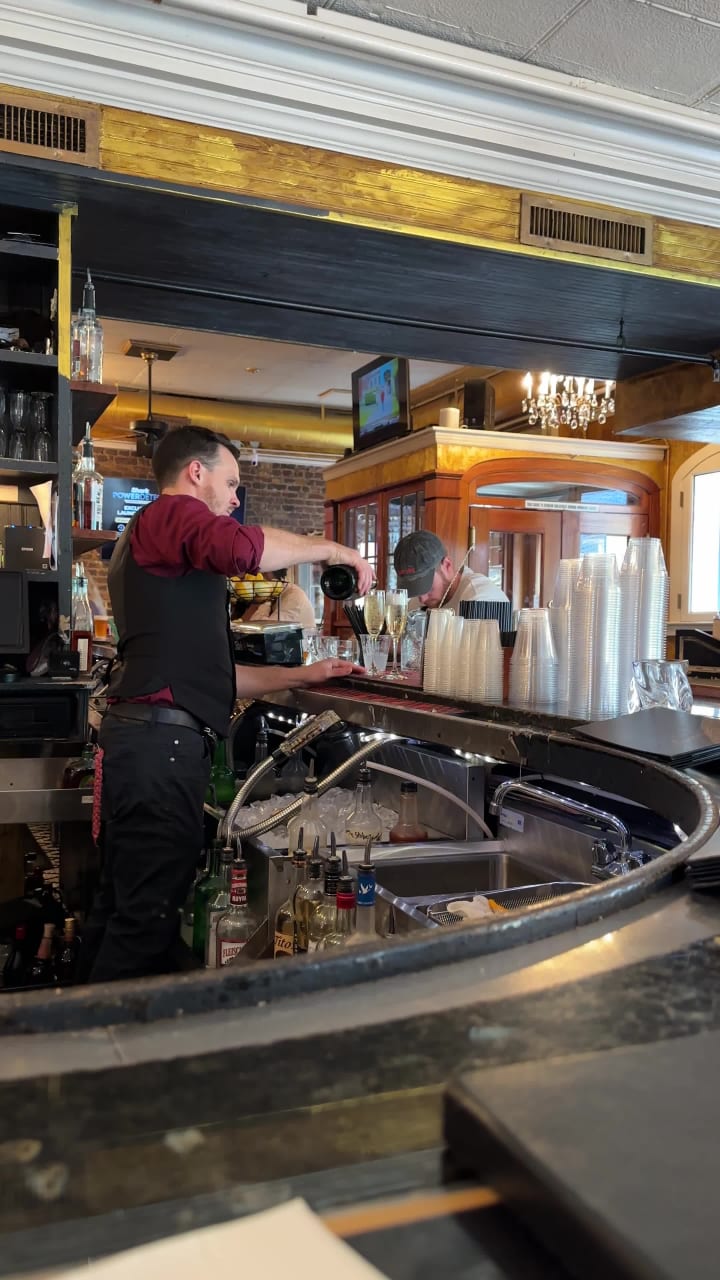 Video review of Henry's On The Market