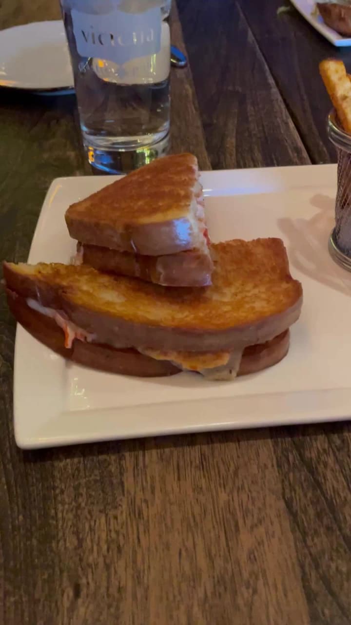 Video review of Victoria Gastro Pub