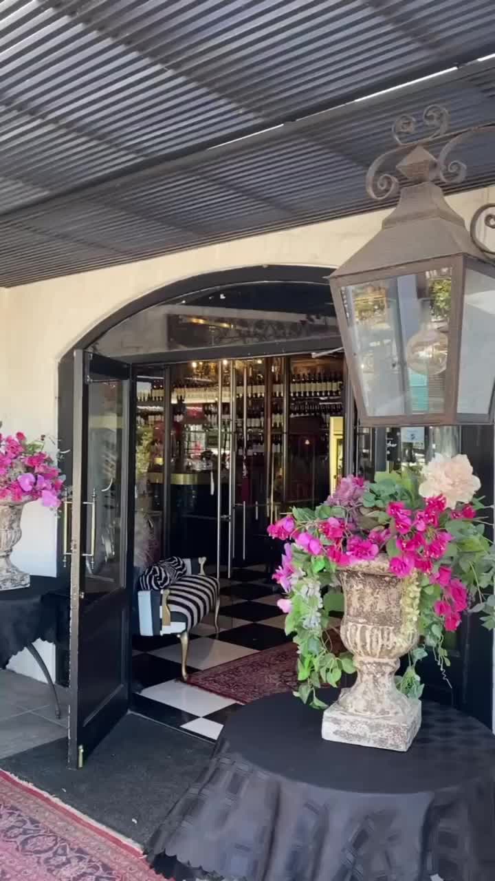 Video review of Simon's Restaurant