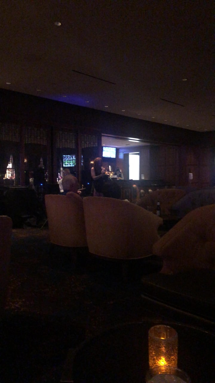Parlor Lounge