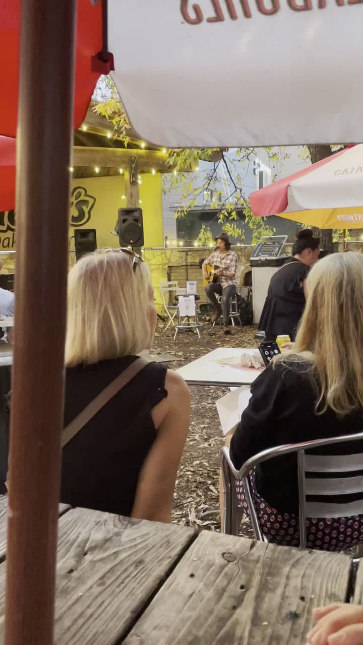 Video review of Güero's Taco Bar