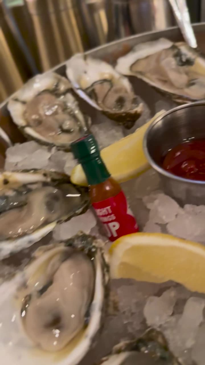 Venteux Brasserie, Cafe & Oyster Bar