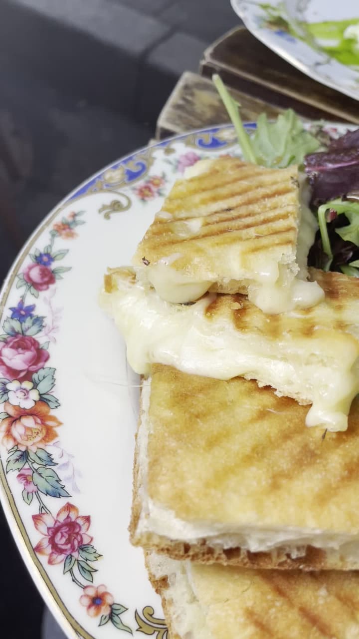 Video review of Lelabar