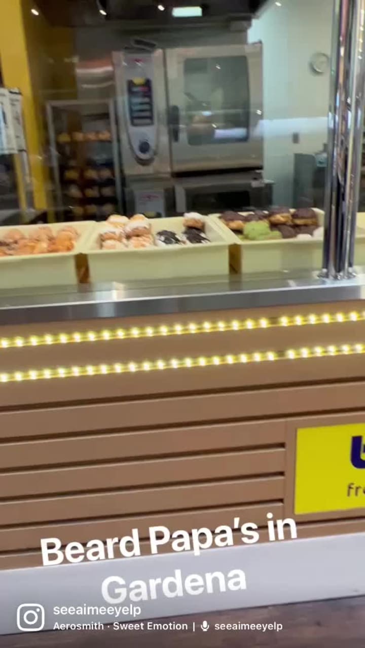 Video review of Beard Papa's