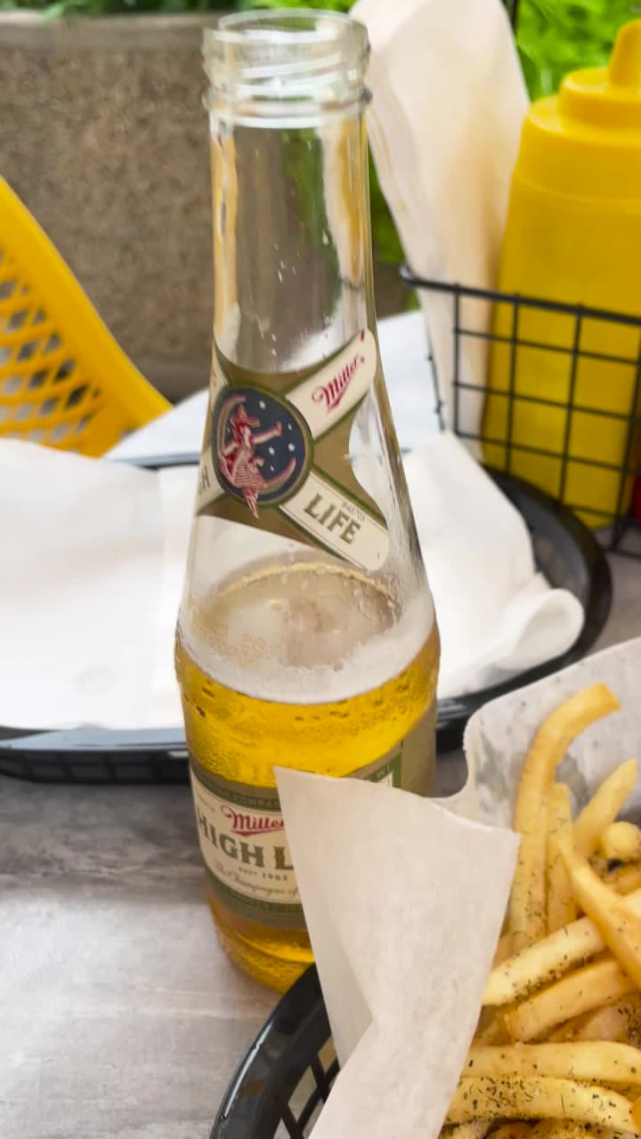 Video review of Queens Bar