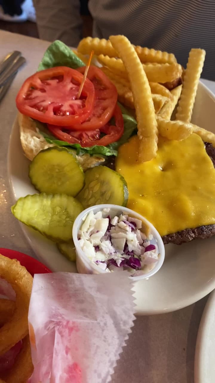 Video review of Elmo's Diner