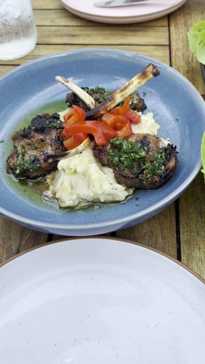 Video review of Metropolitan Kitchen & Lounge