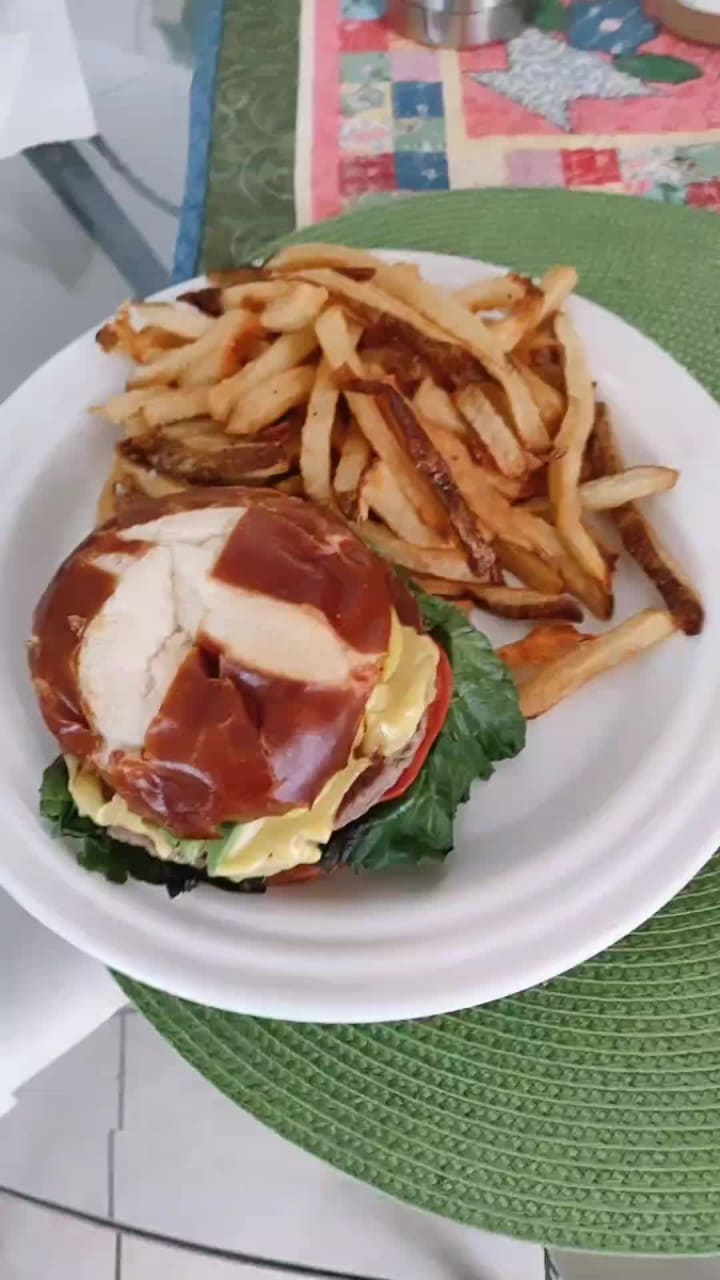 Guru Burgers & Crepes