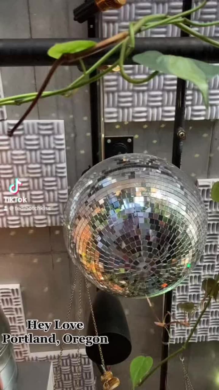 Video review of Hey Love