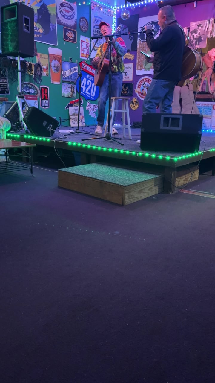 Video review of Lil' Robert's Place