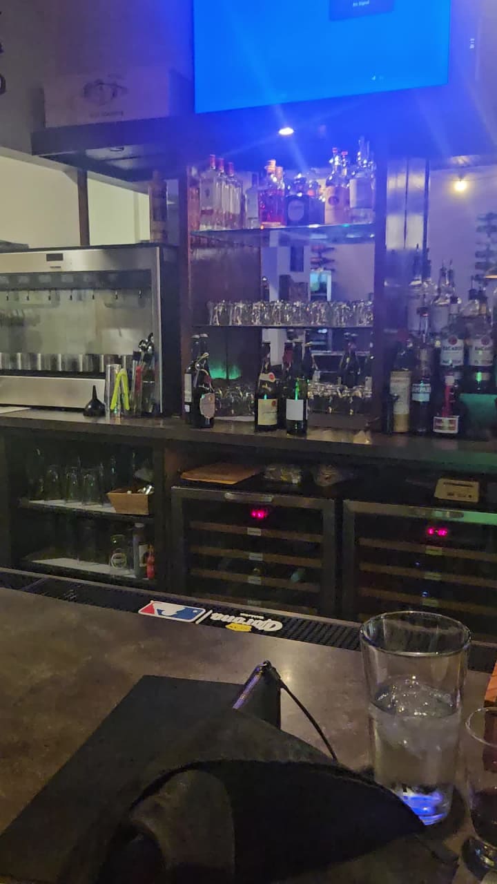 Ella's kitchen + wine bar