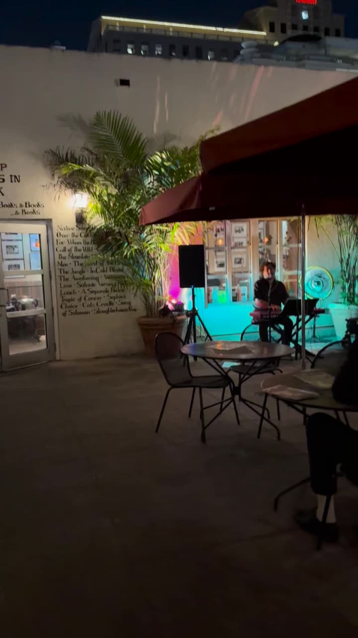 Video review of The Cafe at Books & Books