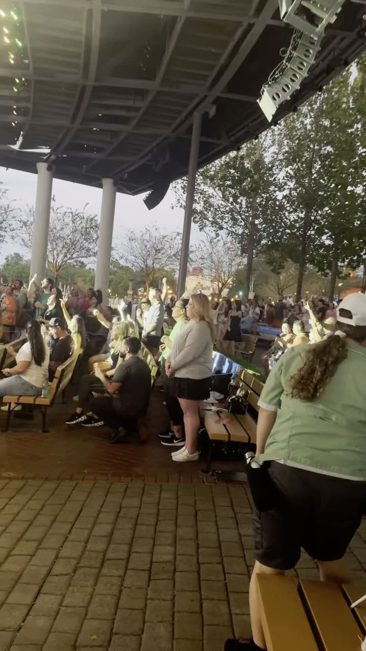 Video review of America Gardens Theatre