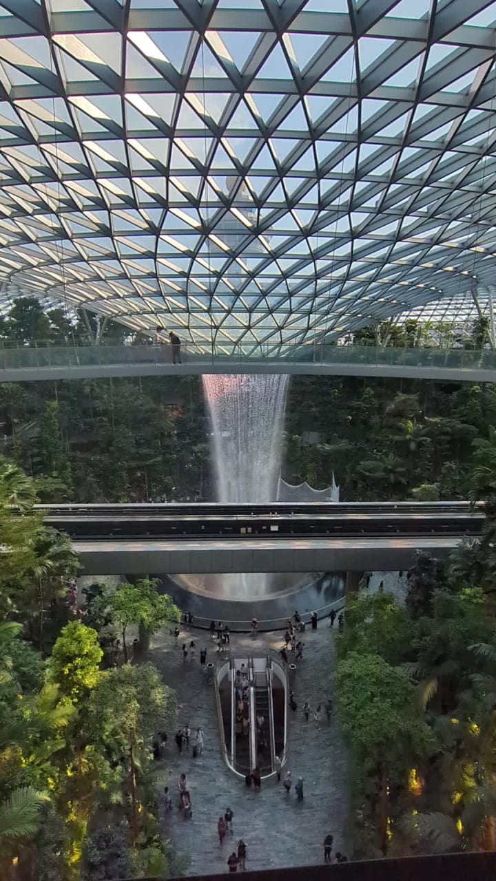 HSBC Rain Vortex - Jewel Changi Airport