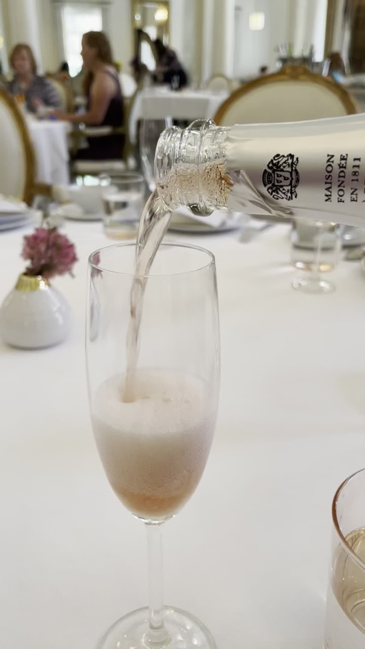 Video review of The French Room