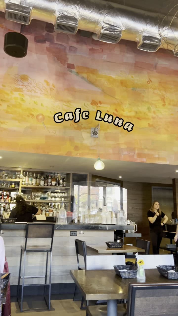 Video review of Cafe Luna