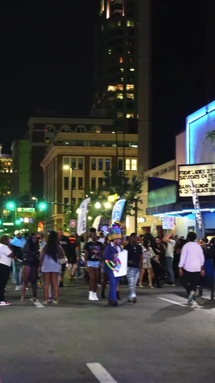 Video review of The Social