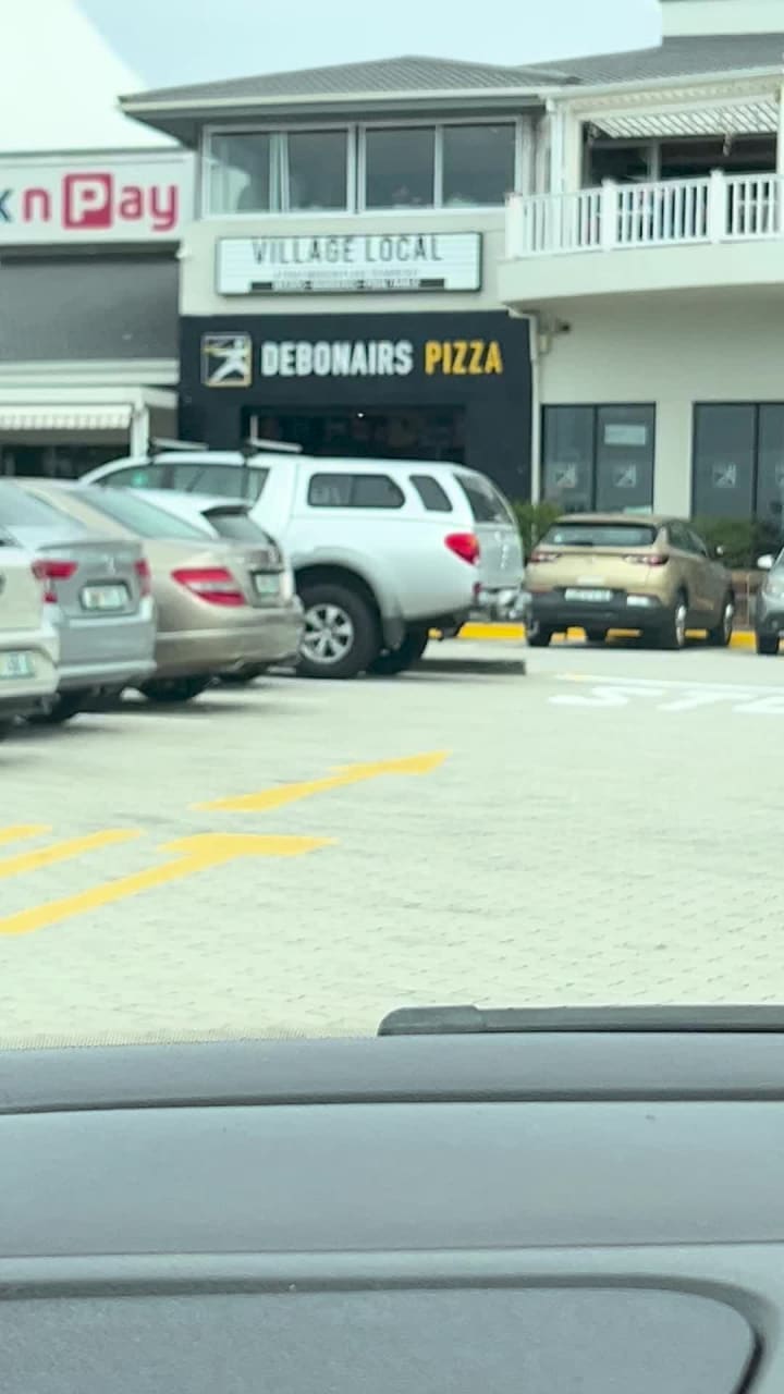 Debonairs Pizza