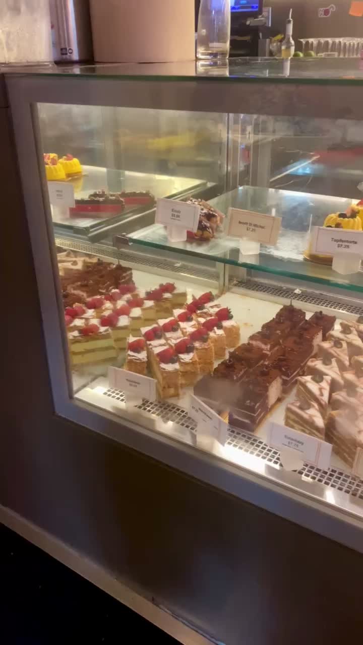 Video review of Kafe Leopold