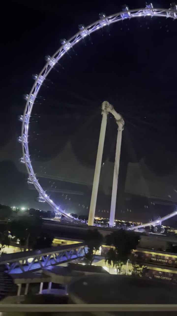 Video review of The Singapore Flyer