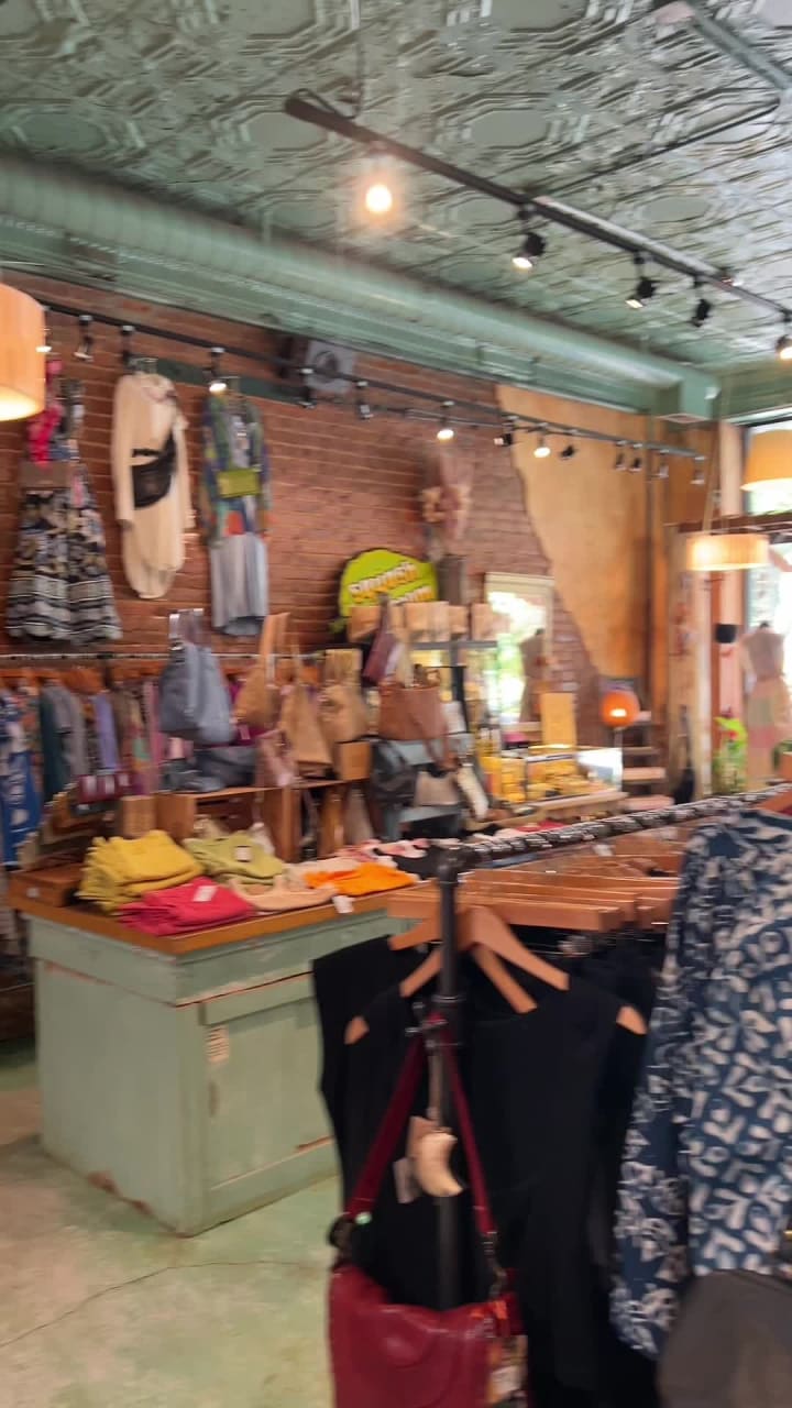Video review of Squash Blossom Boutique