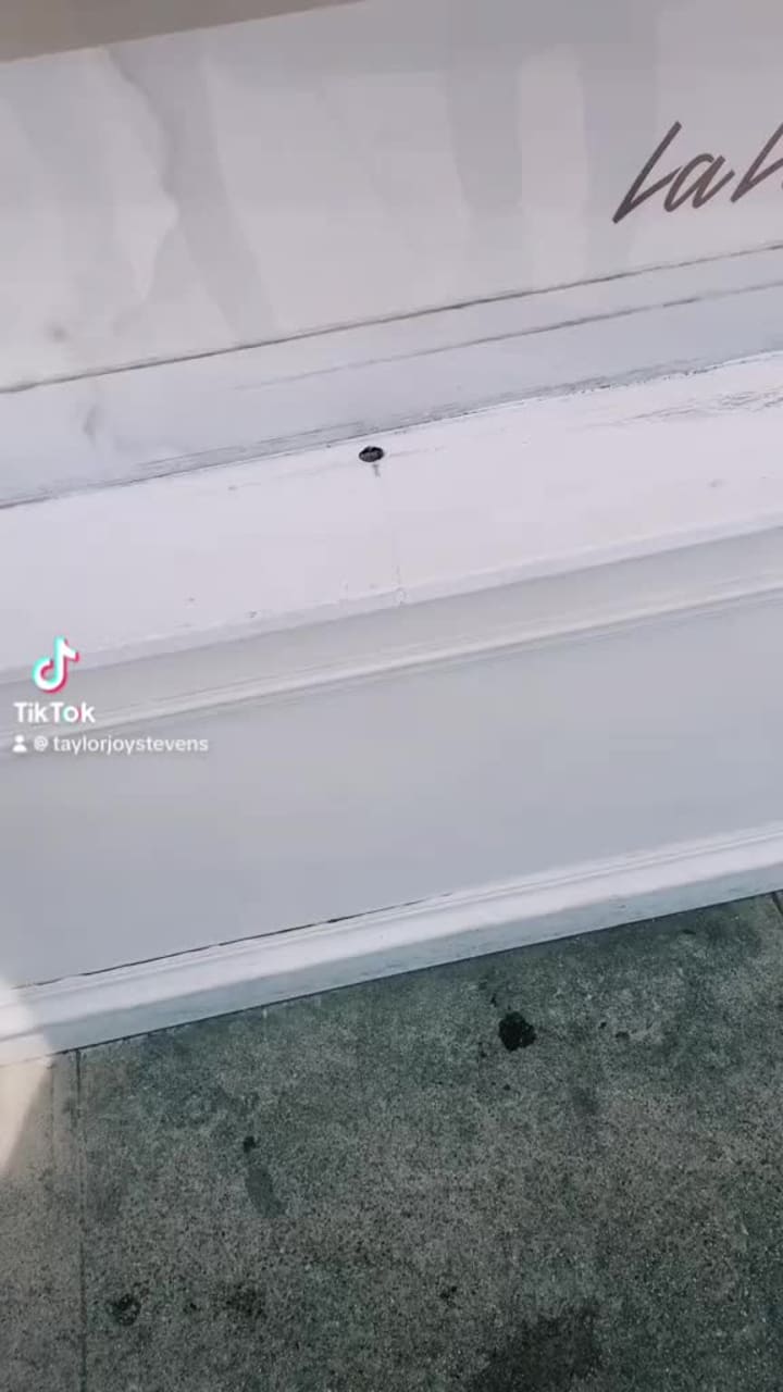 La la land kind cafe (cafe de lala)