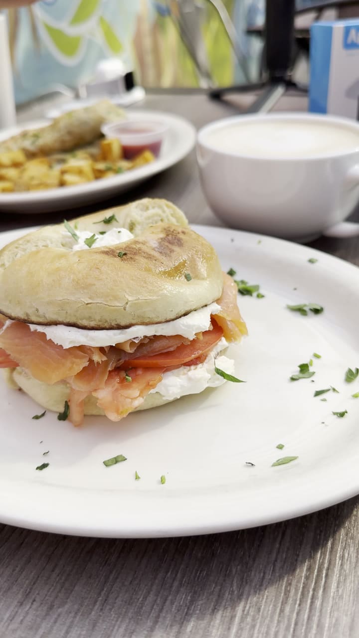 Video review of High Tide Restaurant: Cafe & Crepery