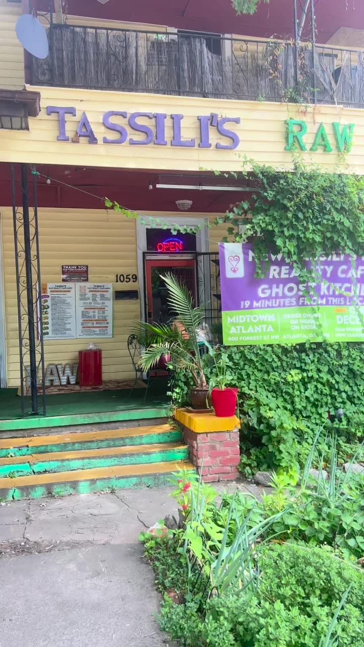 Video review of Tassili's Raw Reality Café