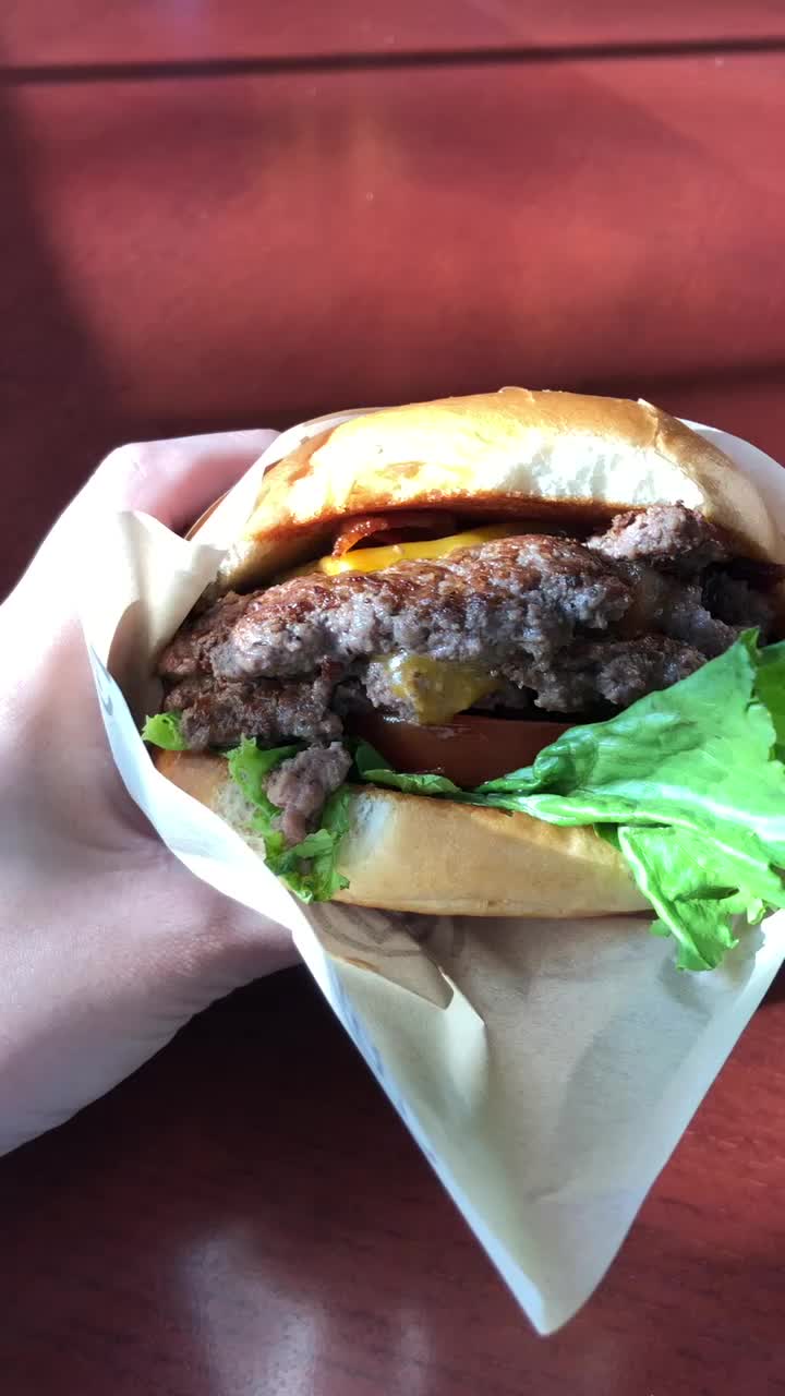 D-Luxe Burger
