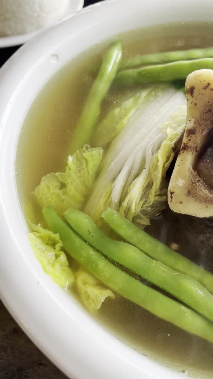 Video review of Leslie's Restaurant