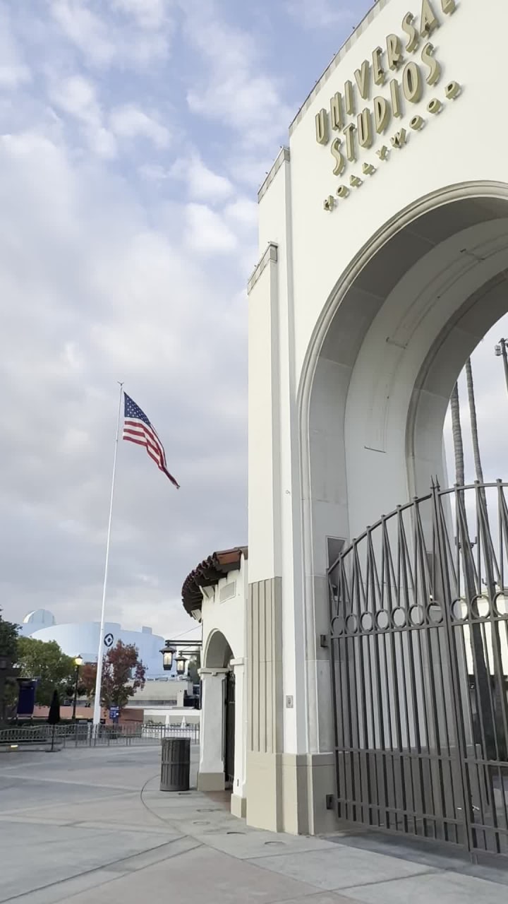 Universal Studios Hollywood Globe and Fountain