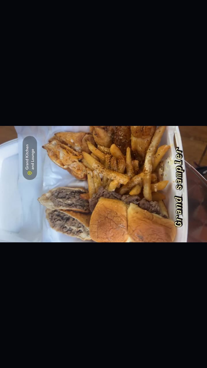 Grand kitchen and lounge