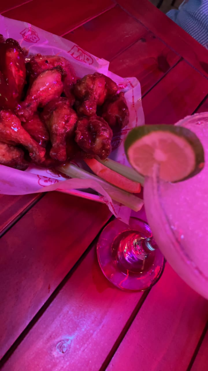 Wings & Beer Morelia | Alitas + Rock + Sports