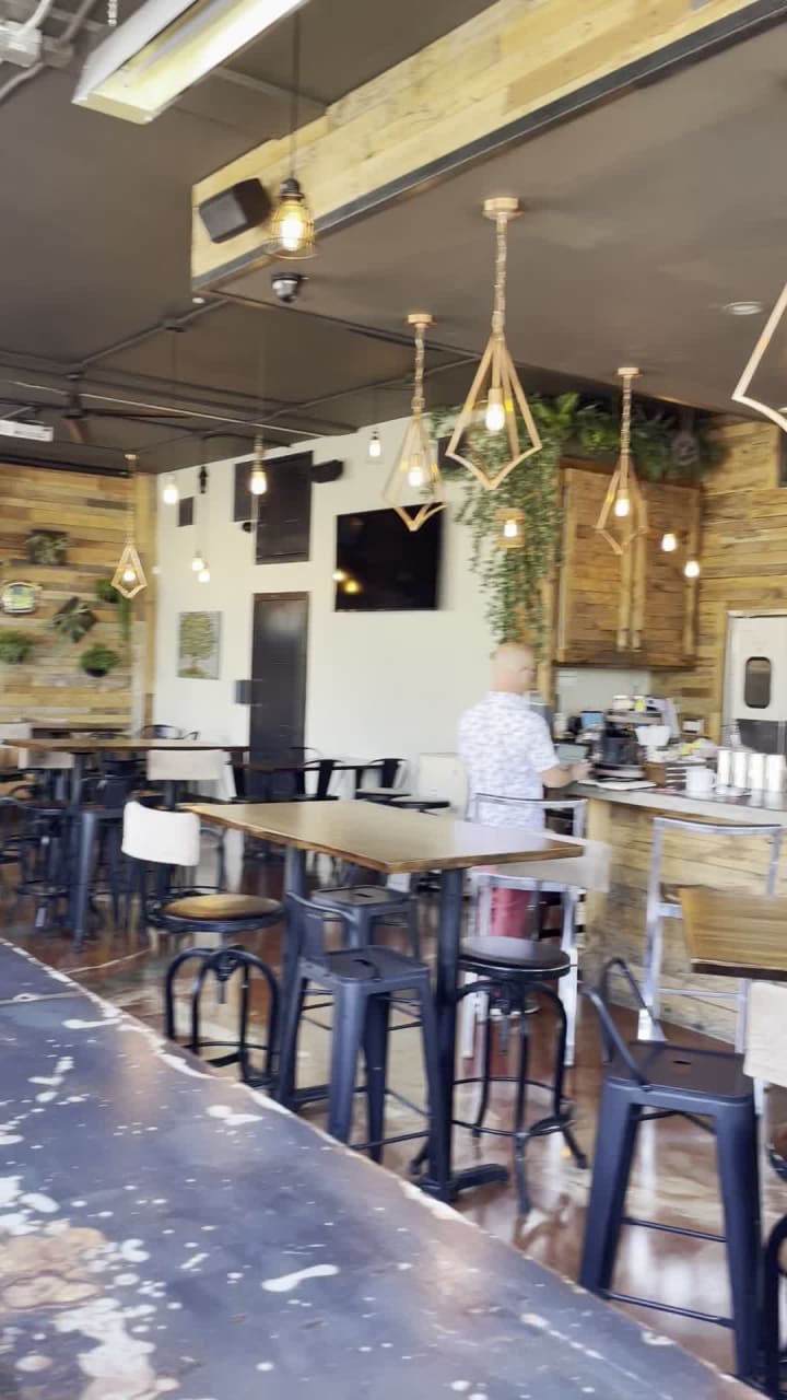 Video review of Curbside Eatery & Drinkery