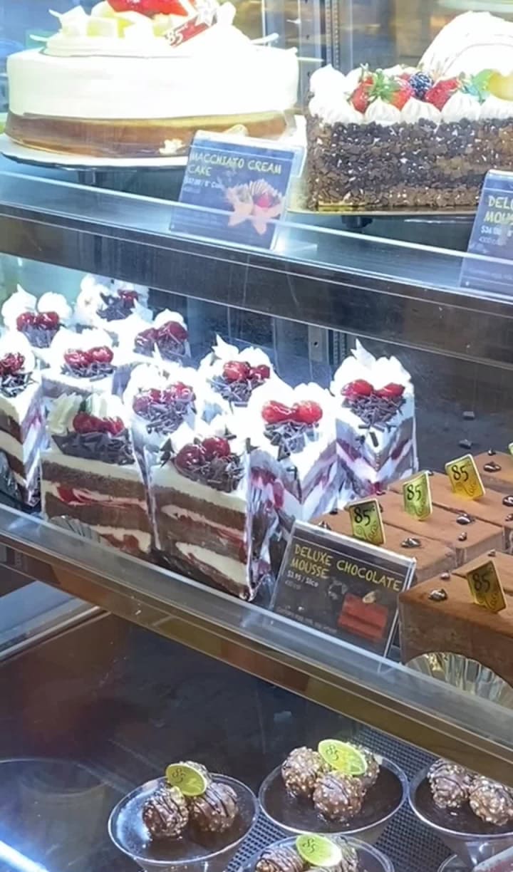 Video review of 85C Bakery Cafe