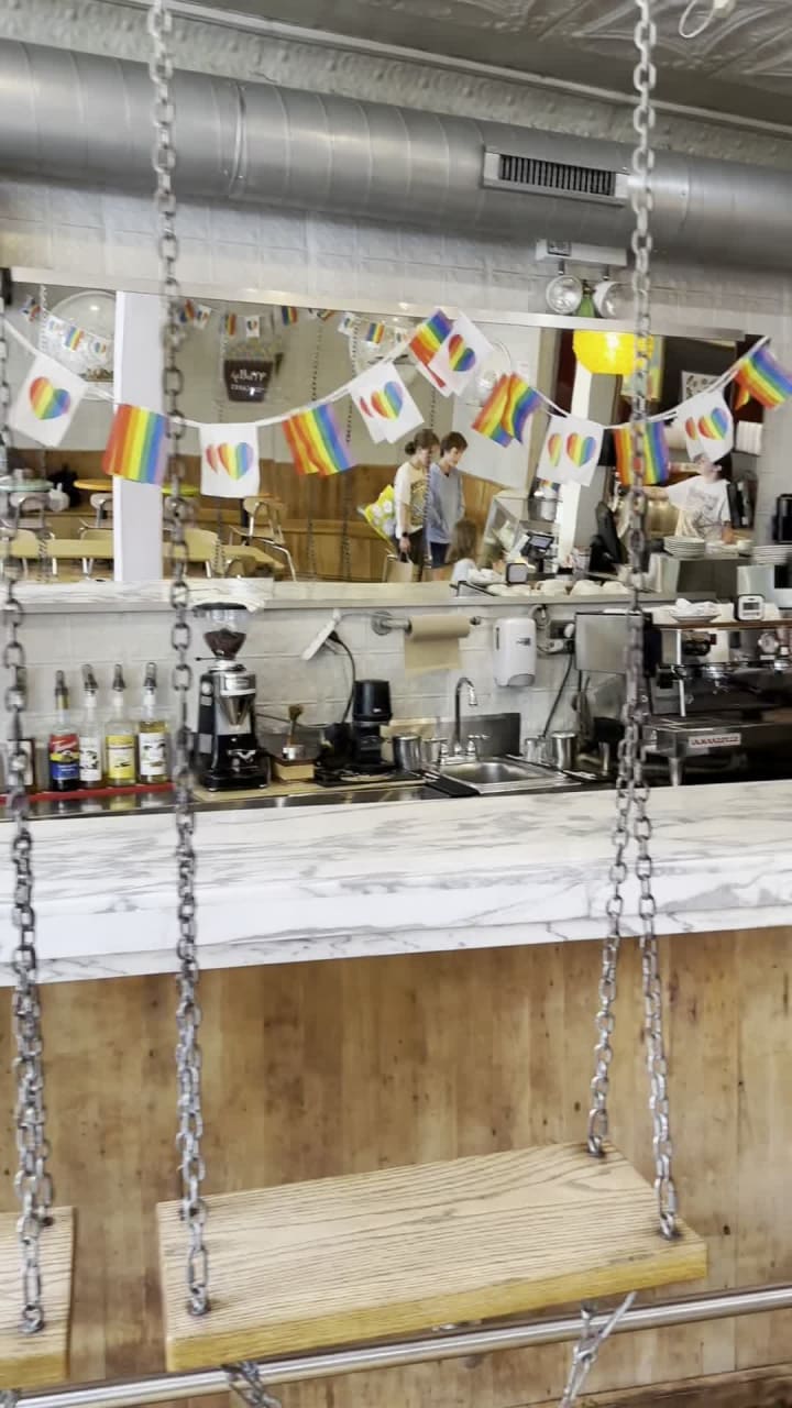 Video review of Molly's Cupcakes