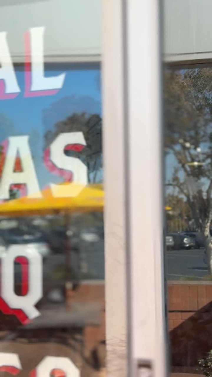 Video review of Armadillo Willy's BBQ