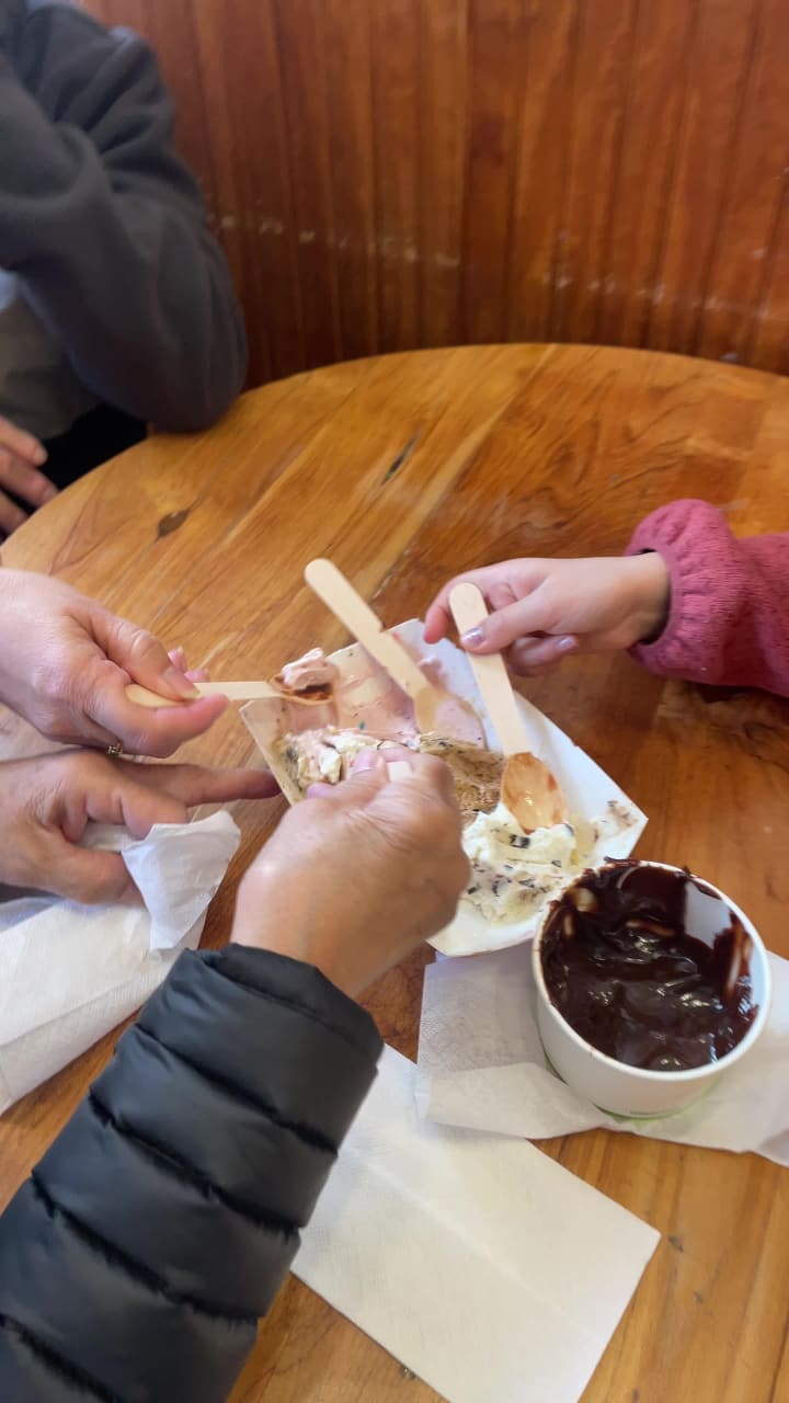 Video review of Golden Sweets