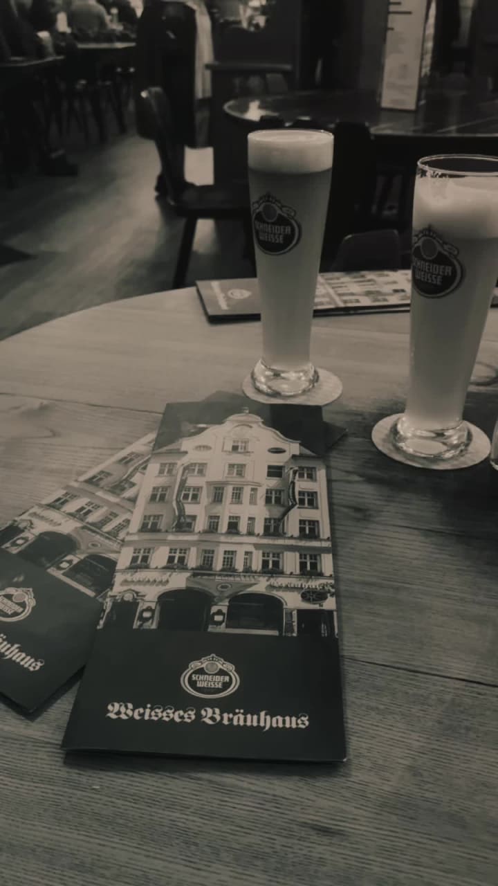 Weisses Bräuhaus im Tal