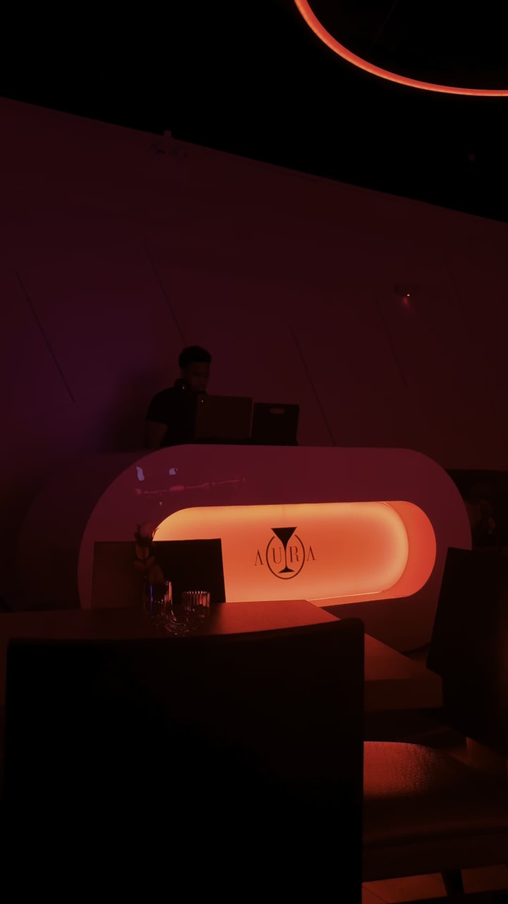 Aura lounge