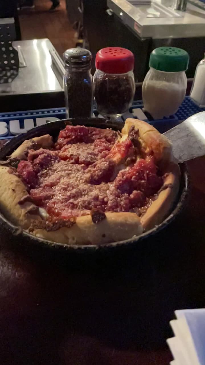 Video review of UNO Pizzeria & Grill