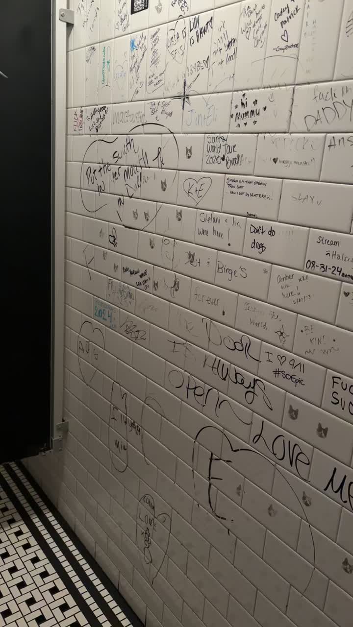 Video review of Stella's Lounge