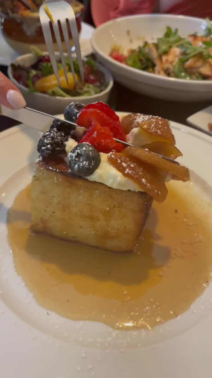 Video review of Sam's of Gedney Way